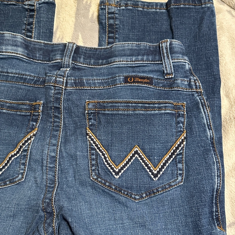 A185. Wrangler Women's Dark Blue Boot Cut Jeans 11 x 32